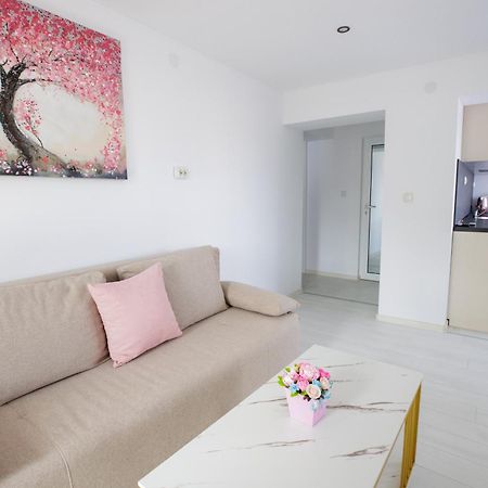 Whiteboxapartment Κιουστεντίλ Εξωτερικό φωτογραφία